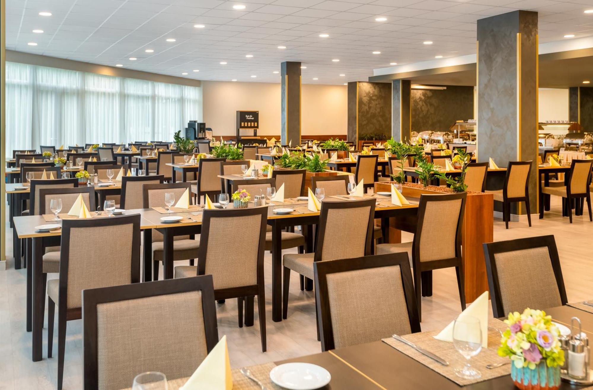 Hunguest Hotel Forrás Szeged Esterno foto