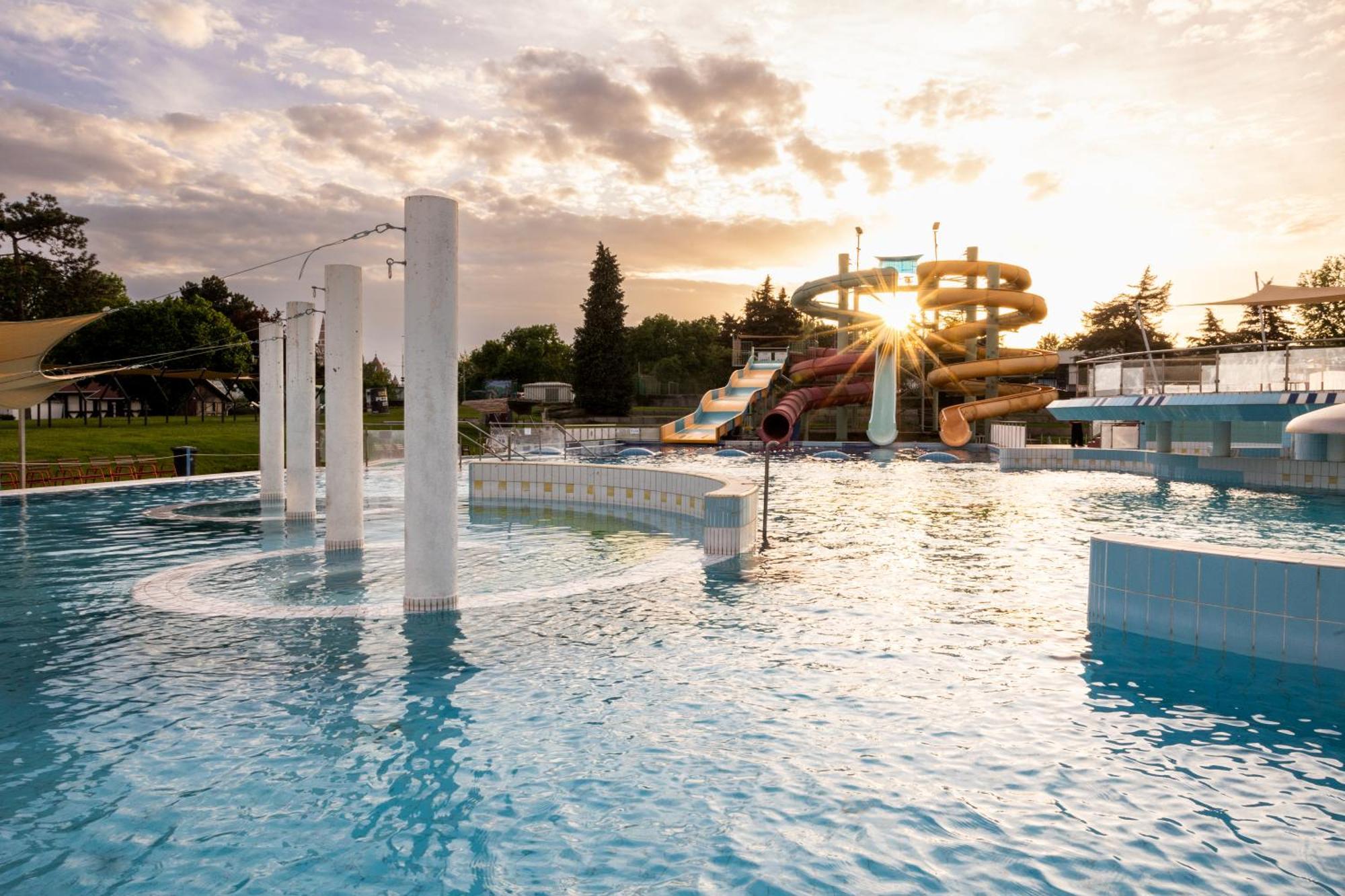 Hunguest Hotel Forrás Szeged Esterno foto